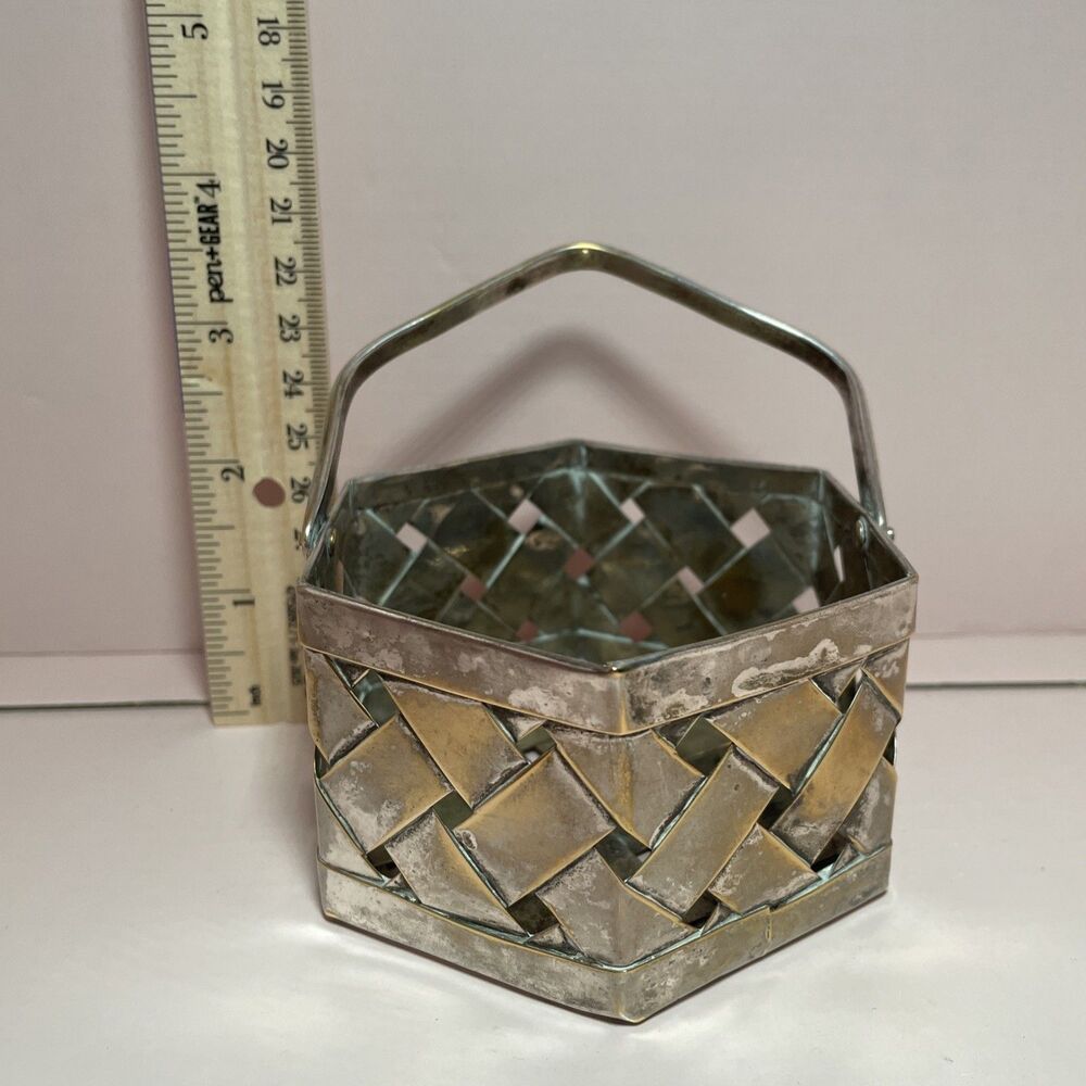Small Vtg Braided Basket Decore Metal Round Handle Trinkets Potpourri Holidays